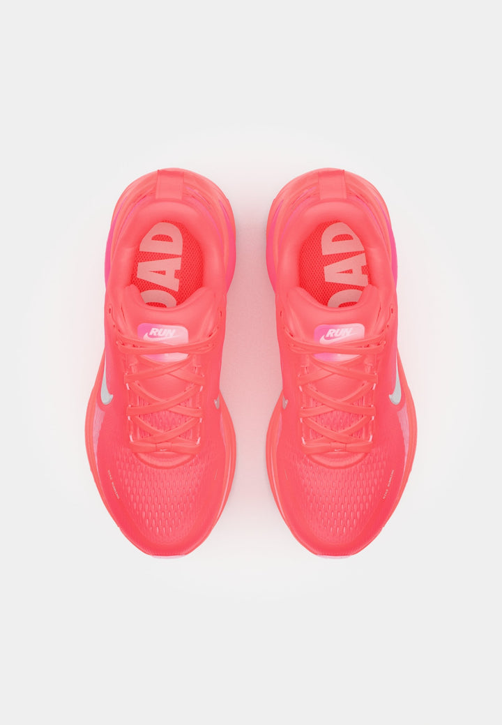 Nike VOMERO 18 - bright crimson/white/hyper pink