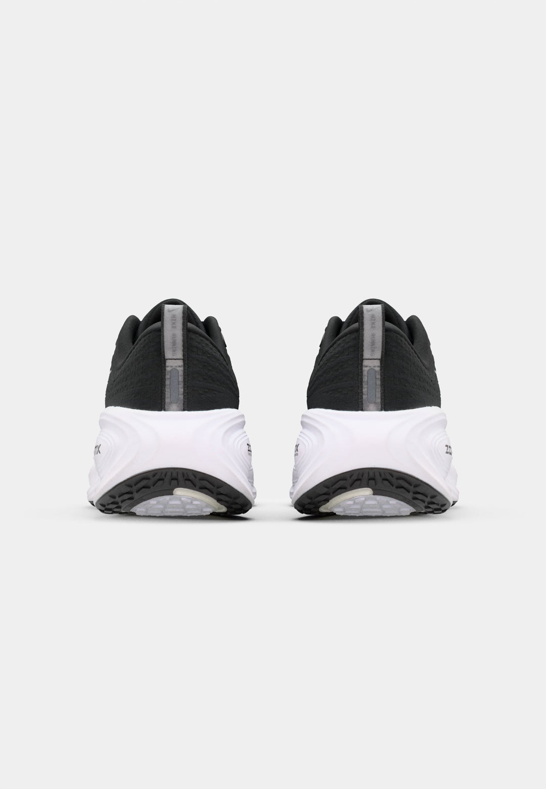 Nike VOMERO PLUS - black/white/cool