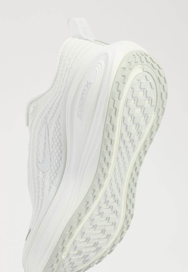 Nike VOMERO PLUS - white/summit
