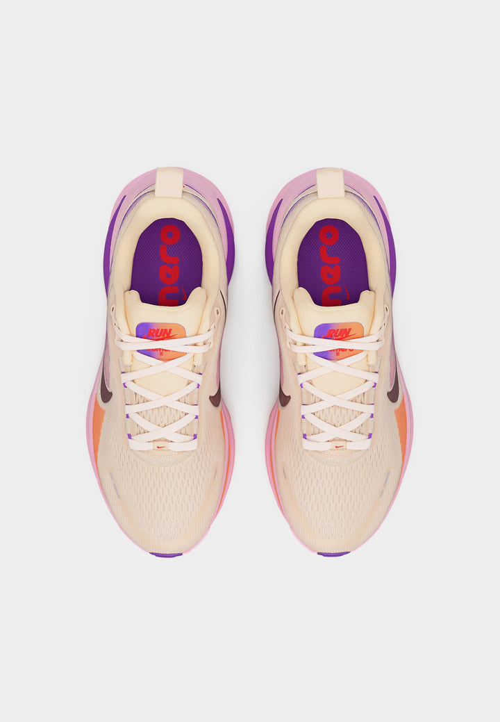 Nike VOMERO 18 - chalk/tattoo/pink foam/bright violet/orange pulse/sail