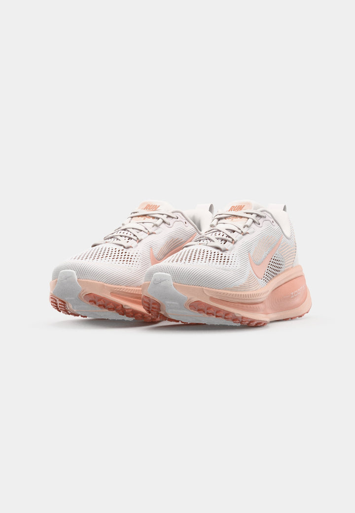 Nike VOMERO 18 - light soft pink/madder