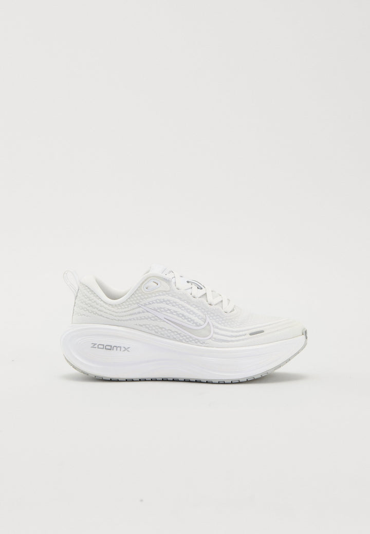 Nike VOMERO PLUS - white/summit