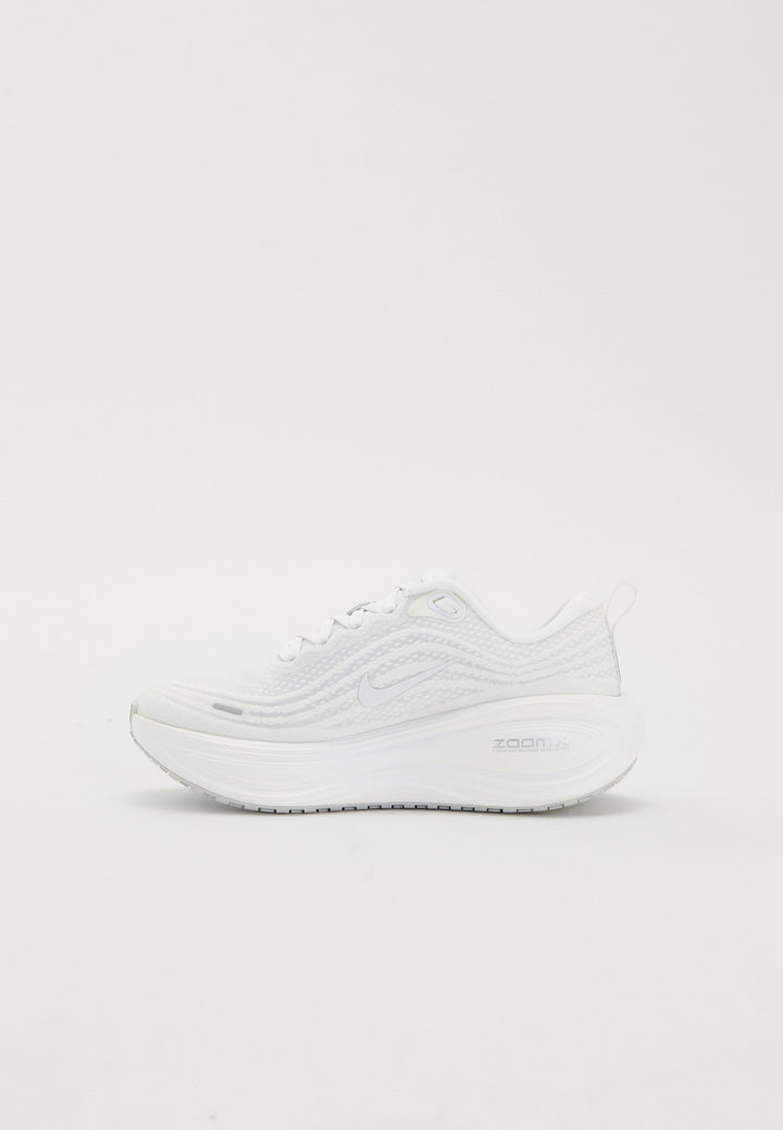 Nike VOMERO PLUS - white/summit