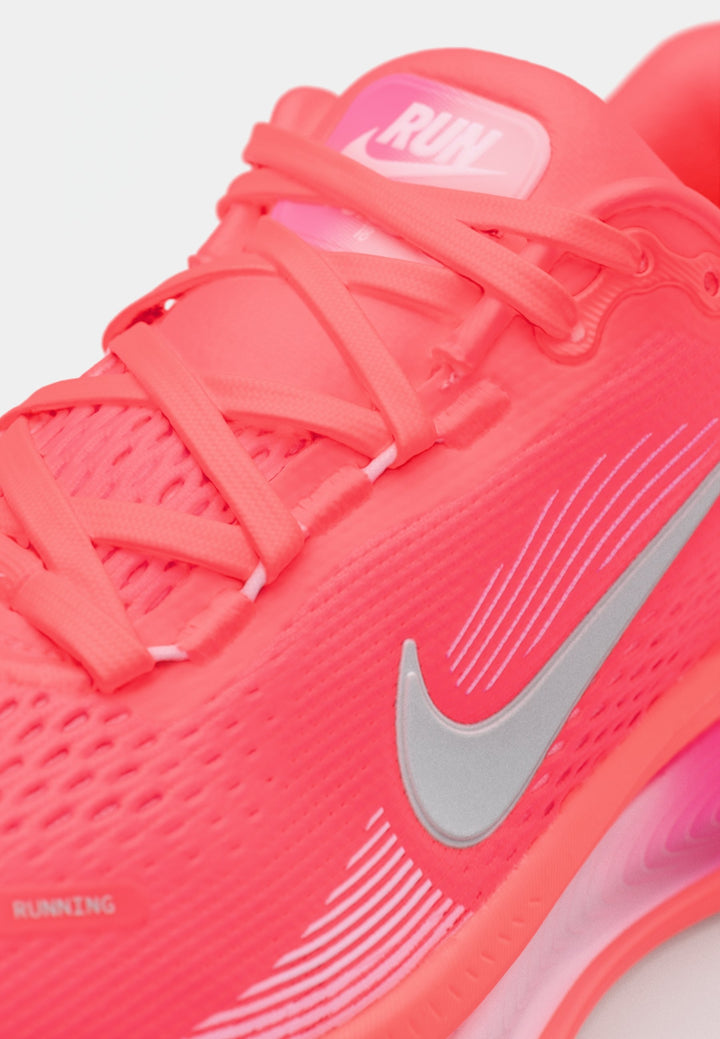 Nike VOMERO 18 - bright crimson/white/hyper pink