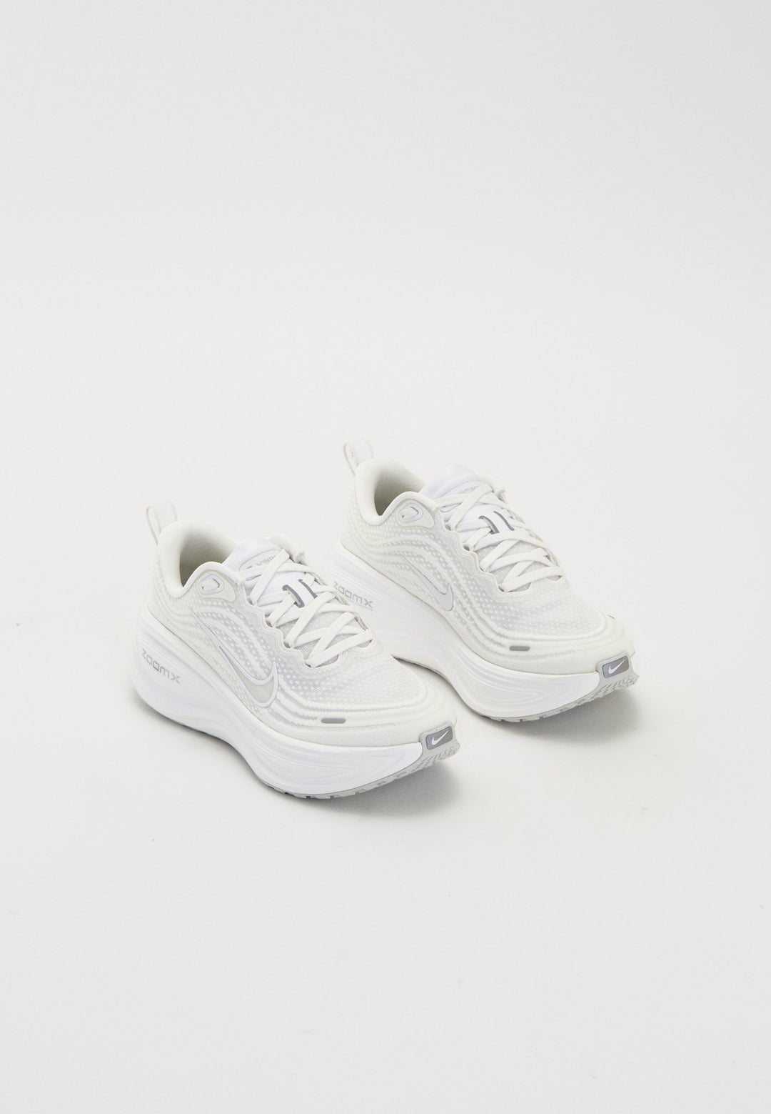 Nike VOMERO PLUS - white/summit