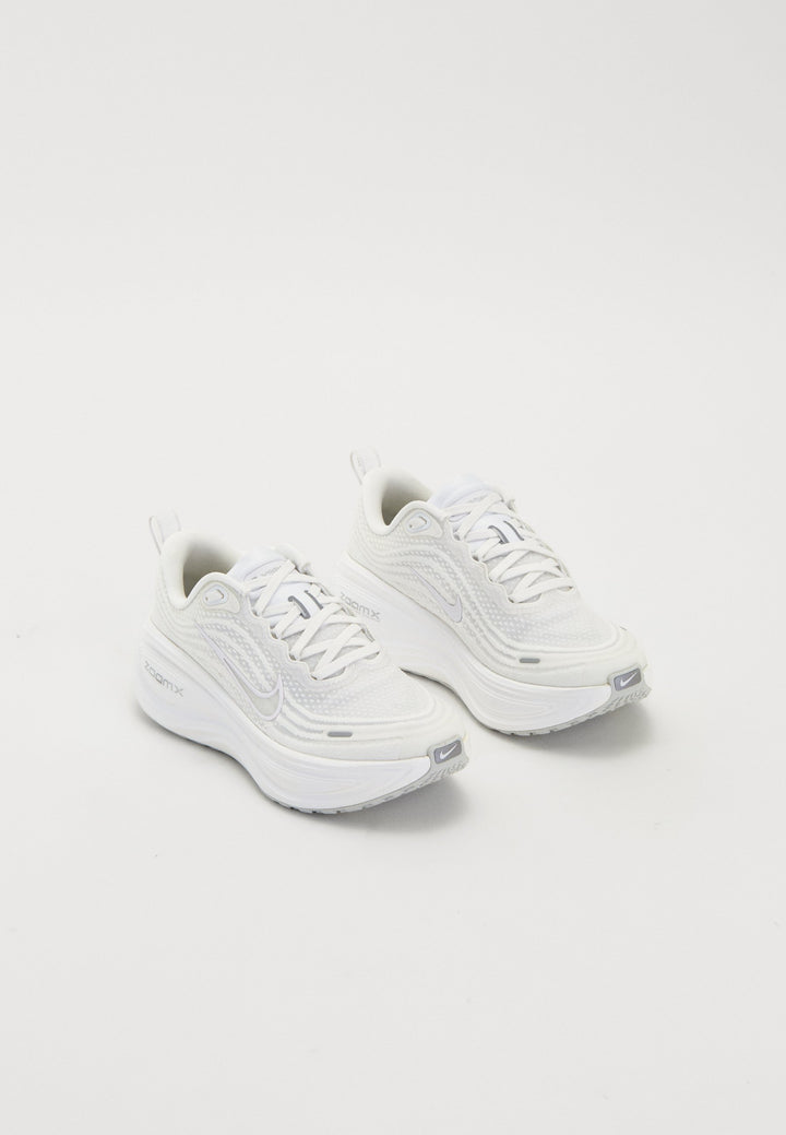 Nike VOMERO PLUS - white/summit