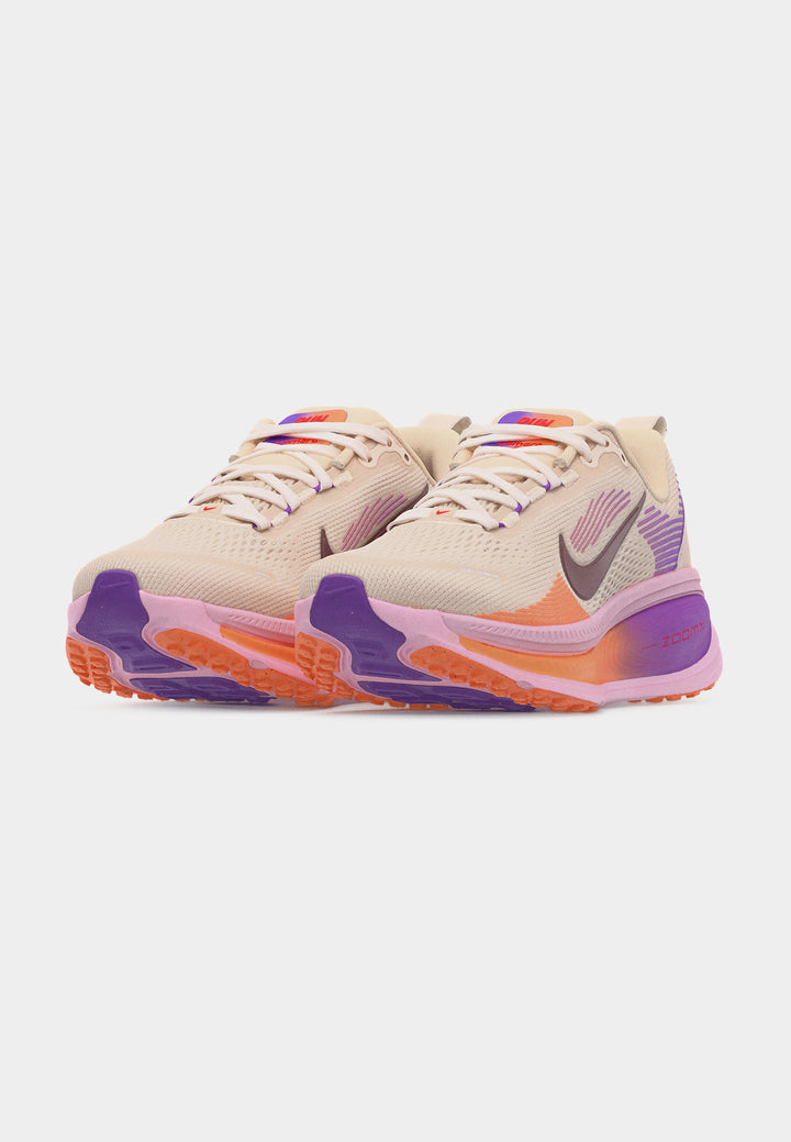 Nike VOMERO 18 - chalk/tattoo/pink foam/bright violet/orange pulse/sail